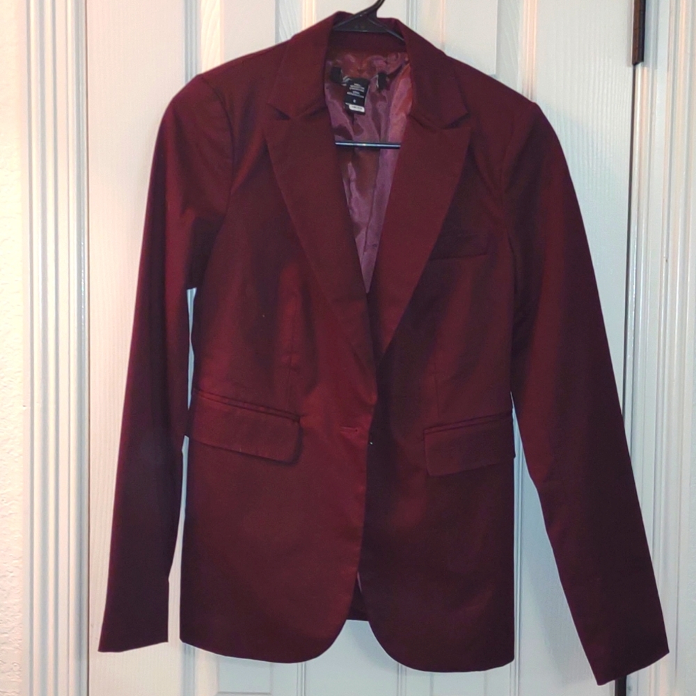 Crisp burgundy women's one button jacket/blazer size 6!